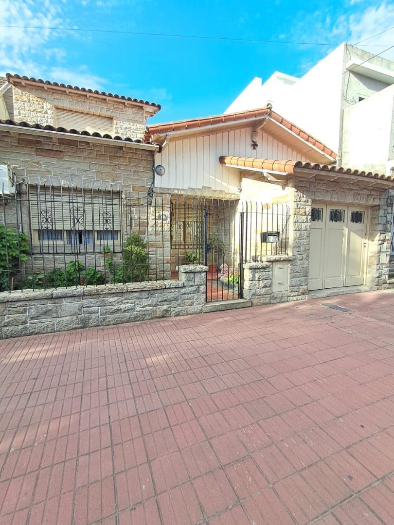Casa a Cuadras de La Estacion Excelente Oportunidad! 1