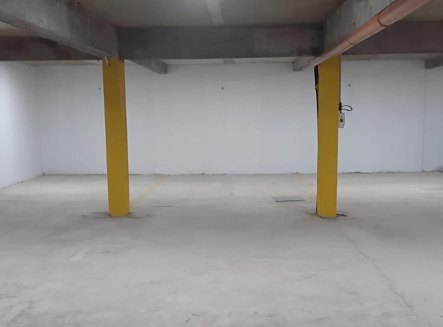Foto de EXCELENTE COCHERA CUBIERTA!!!, imagen 1
