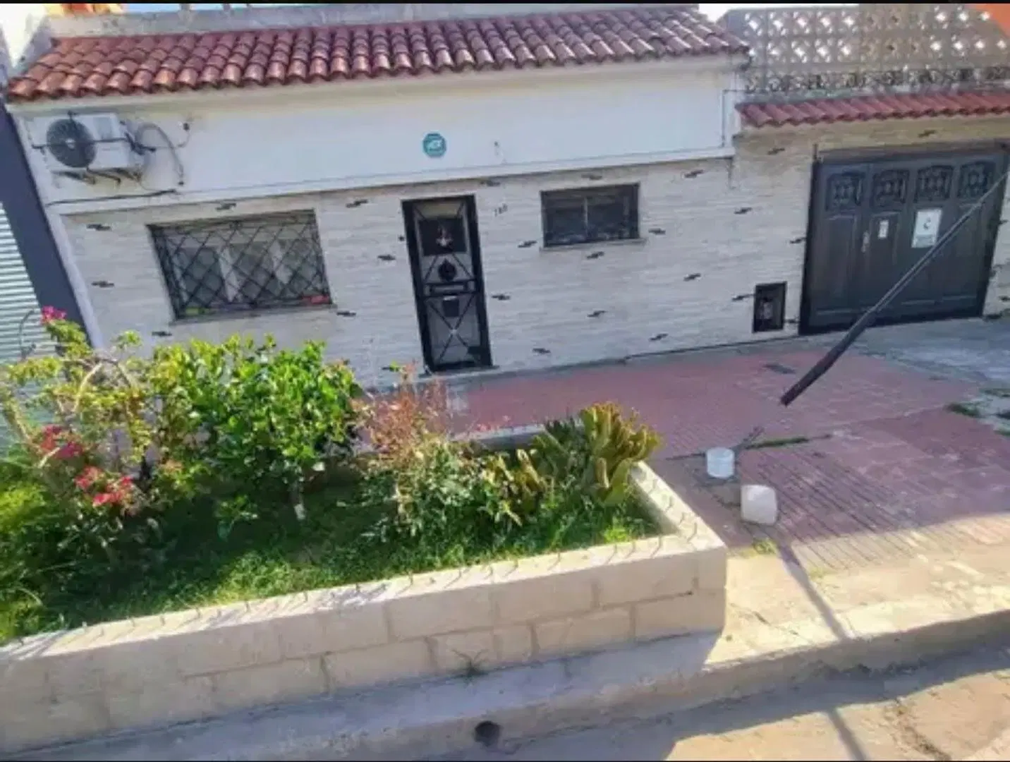 Venta casa con cochera en Piñeyro, 4 ambientes 1