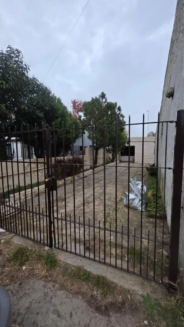 CASA 3 AMBIENTES CON GARAJE PASANTE Y FONDO!!! 5