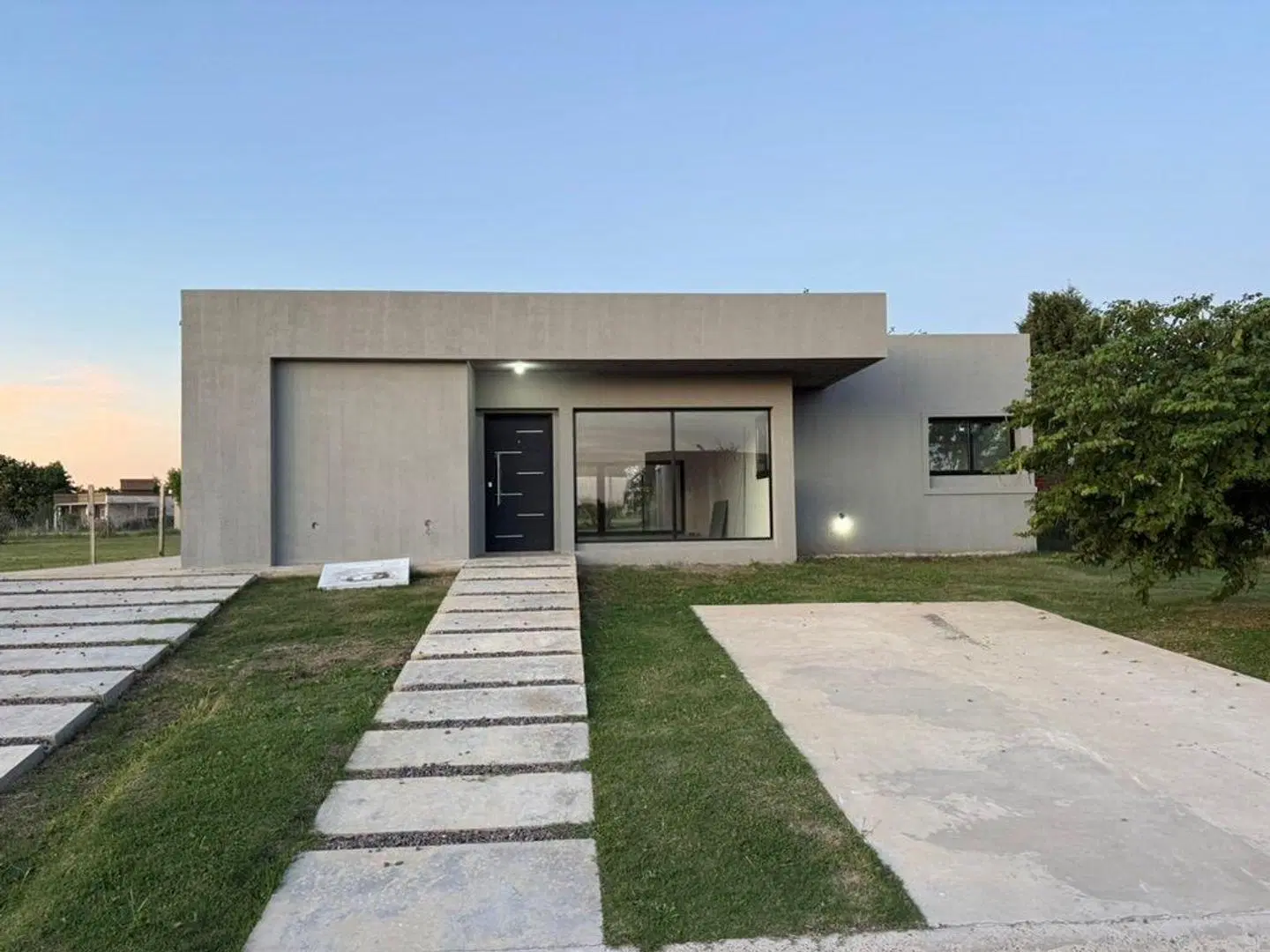 CASA EN VENTA EN BARRIO LAGOS DE CANING 2!!!! 1