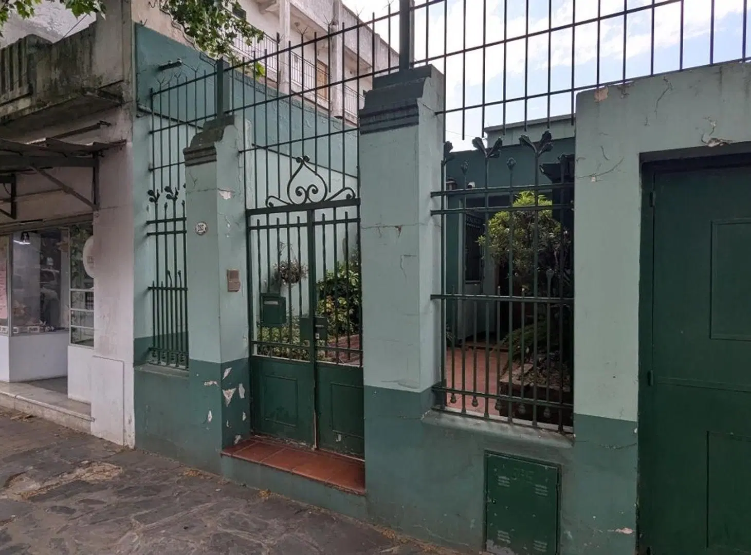 CASA + LOCAL A METROS DE H. YRIGOYEN! OPORTUNIDAD! 1