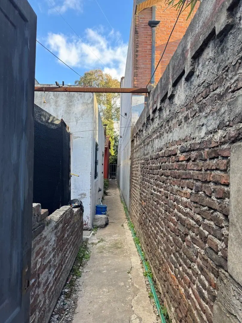 Tres casas, local y garaje sobre lote de 433 m² 4
