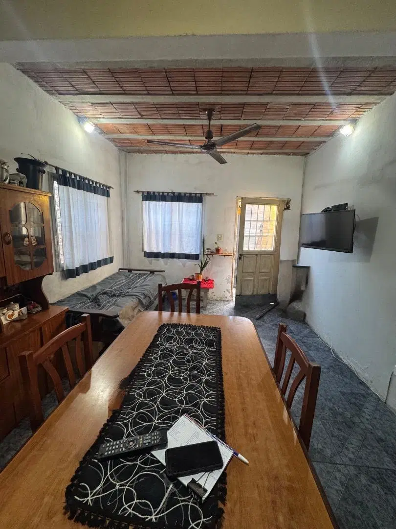 Tres casas, local y garaje sobre lote de 433 m² 5