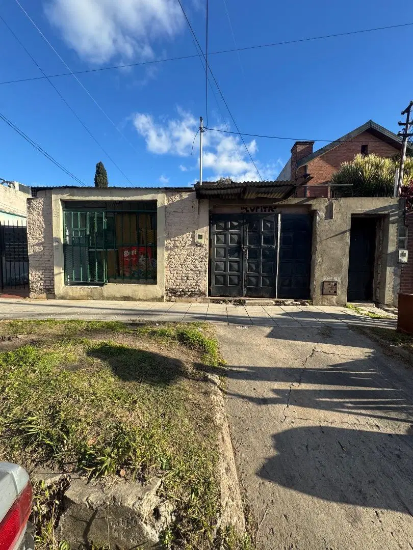 Tres casas, local y garaje sobre lote de 433 m² 3