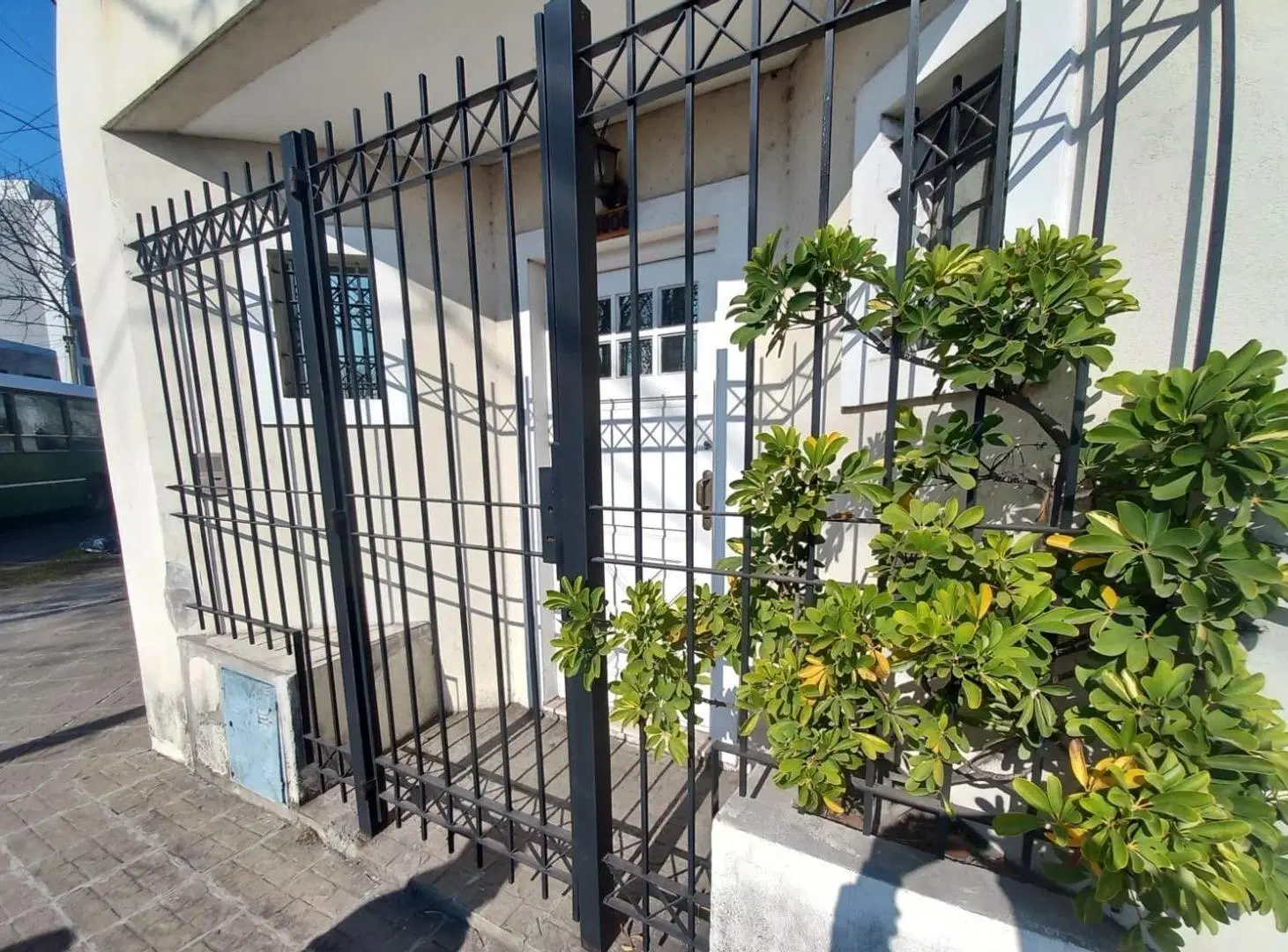 DUPLEX 3 AMB. CON PATIO Y COCHERA! OPORTUNIDAD!!! 2