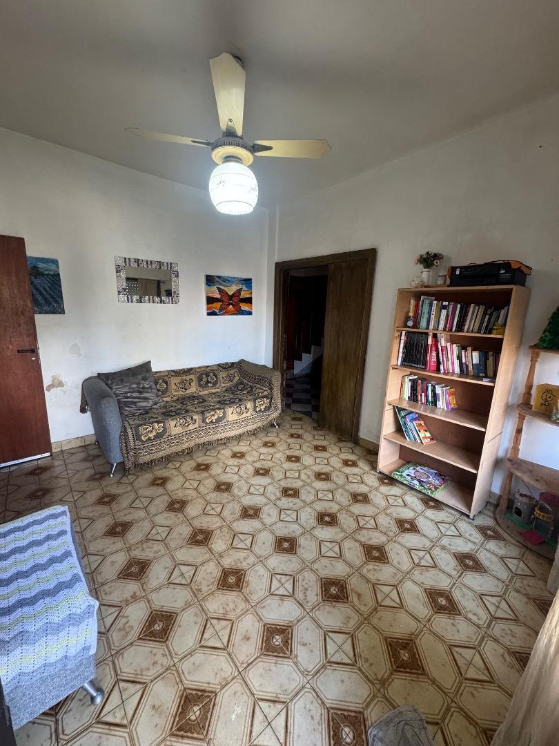 Foto de Amplia Casa de 6 Ambientes con Pileta, Parrilla y Cochera en, imagen 4