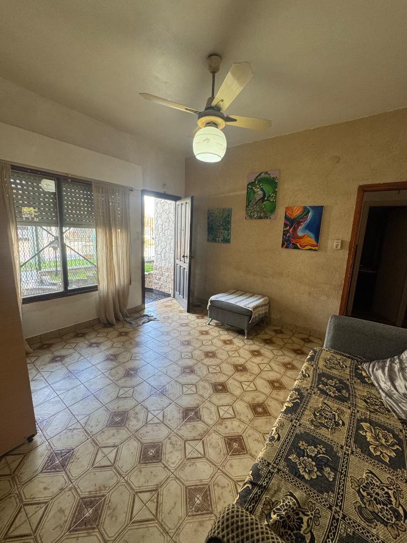 Foto de Amplia Casa de 6 Ambientes con Pileta, Parrilla y Cochera en, imagen 3