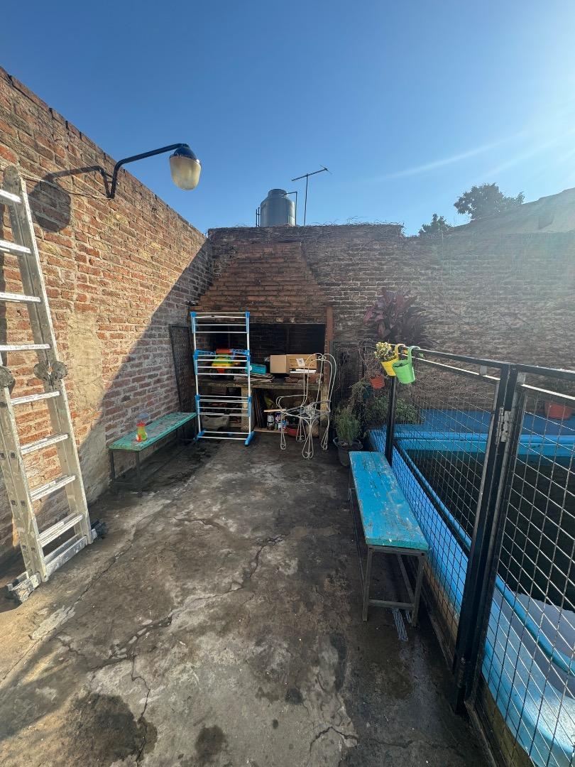 Foto de Amplia Casa de 6 Ambientes con Pileta, Parrilla y Cochera en, imagen 5