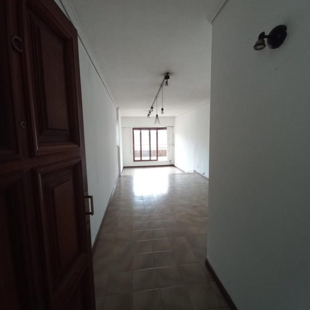 Foto de EXCELENTE SEMIPISO 4 AMB CON COCHERA Y BAULERA!, imagen 2