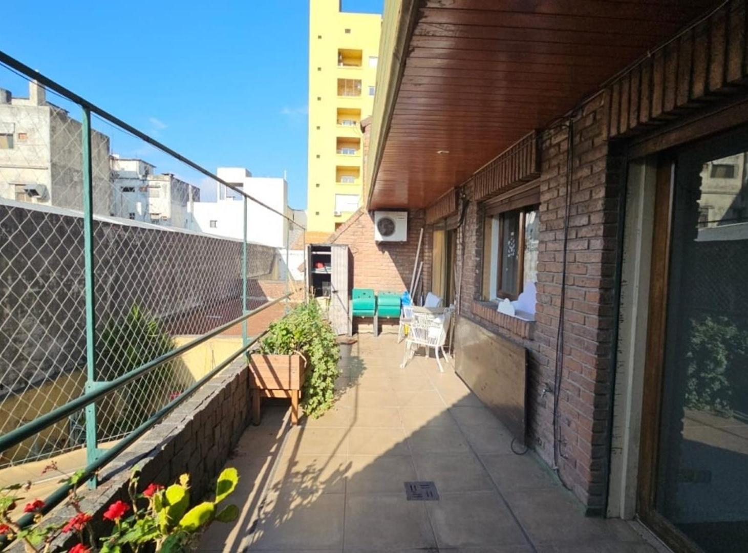 Foto de EXCELENTE SEMIPISO 4 AMB CON COCHERA Y BAULERA!, imagen 5