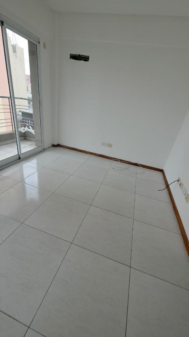 Foto de DEPARTAMENT0 2 AMB CON BALCON Y COCHERA!, imagen 1
