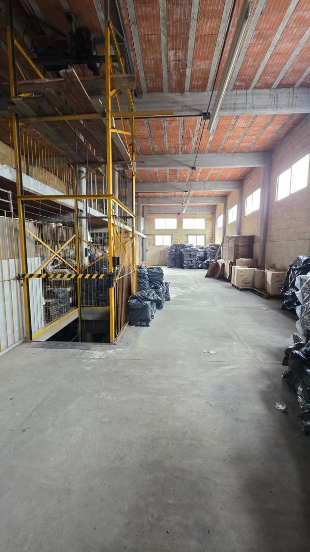 Foto de GALPON INDUSTRIAL EN ALQUILER CON ENTRADA DE CAMION!!!, imagen 1