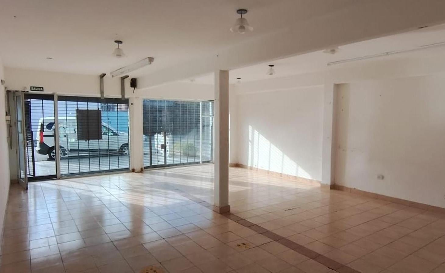Foto de LOCAL COMERCIAL CENTRICO EN LANUS OESTE!!!, imagen 5