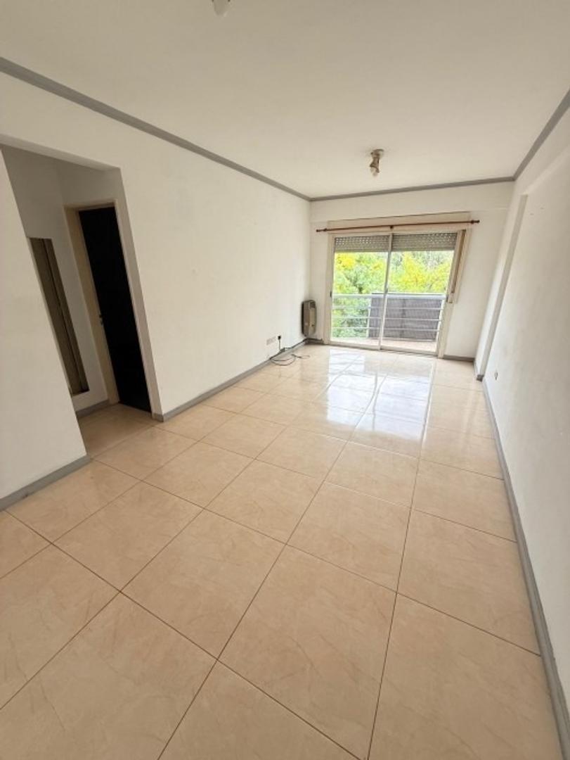 Foto de DEPARTAMENTO 2 AMB CON COCHERAEN LANUS, imagen 4