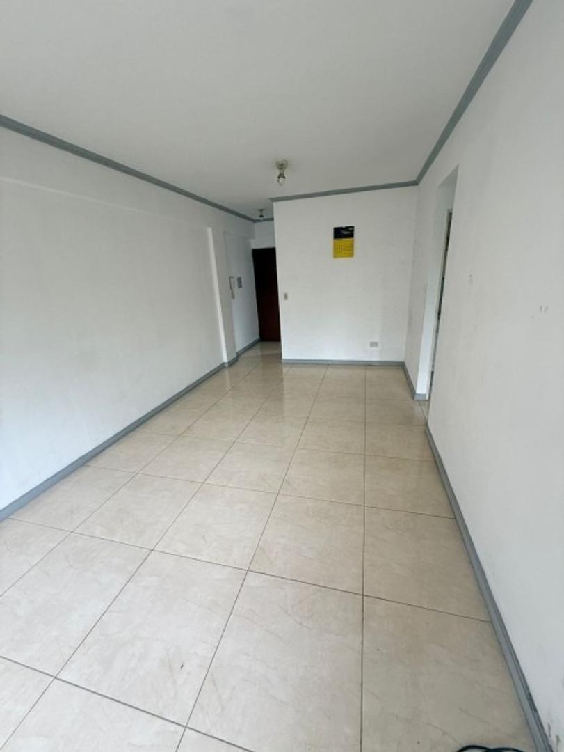 Foto de DEPARTAMENTO 2 AMB CON COCHERAEN LANUS, imagen 3