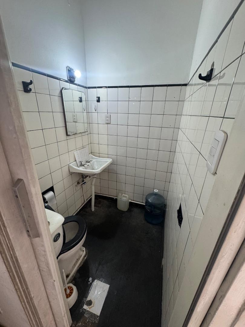 Foto de Local en Lomas de Zamora-Hipólito Yrigoyen en esquina, imagen 3