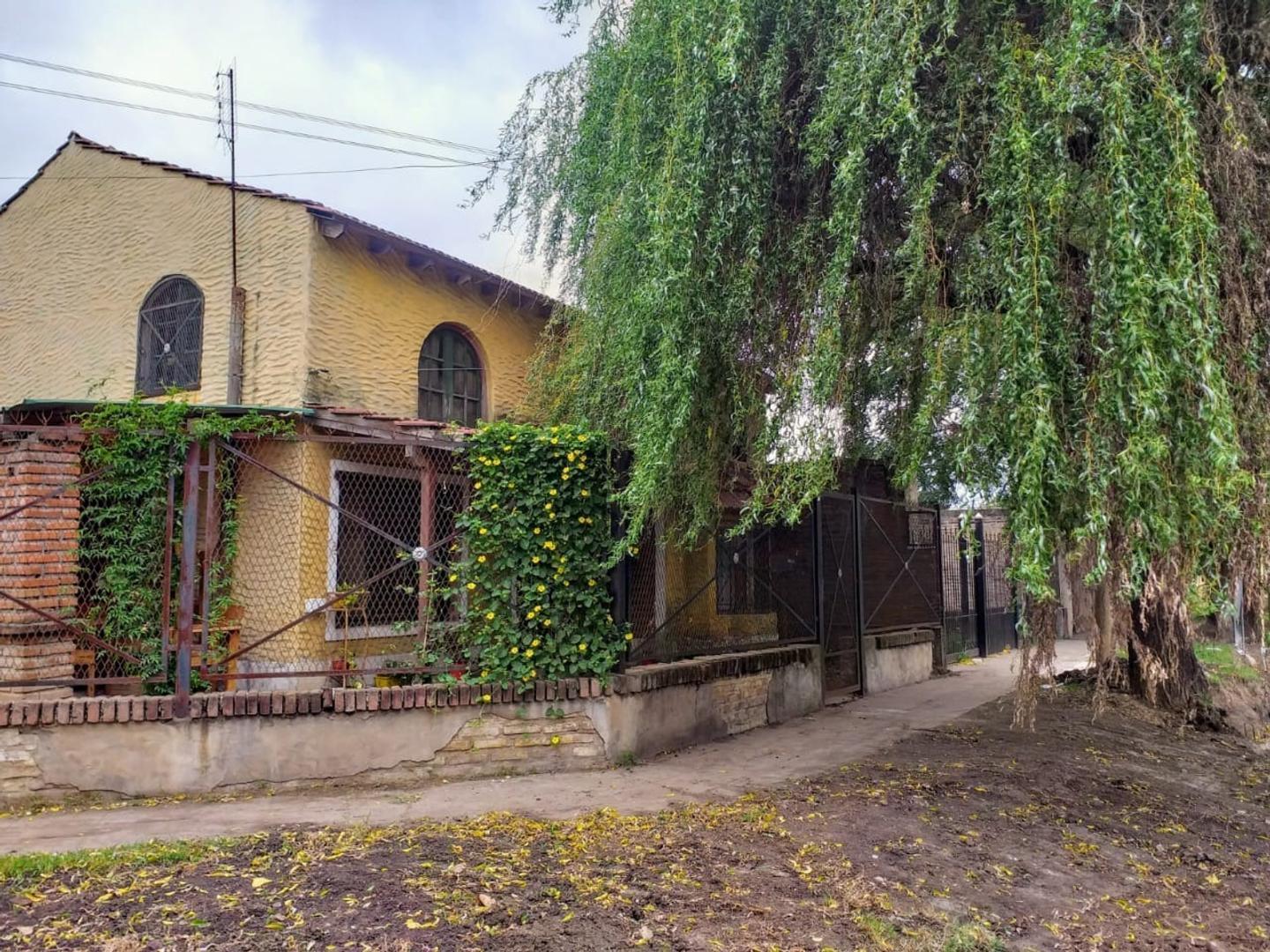 Foto de Casa con dos lotes y pileta a una cuadra de la avenida, imagen 5
