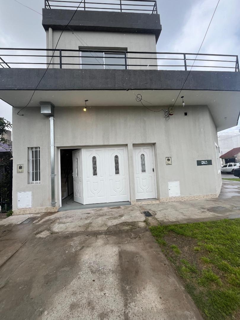 Foto de EN ALQUILER HERMOSO DPTO DUPLEX LOMAS DE ZAMORA OESTE, imagen 1
