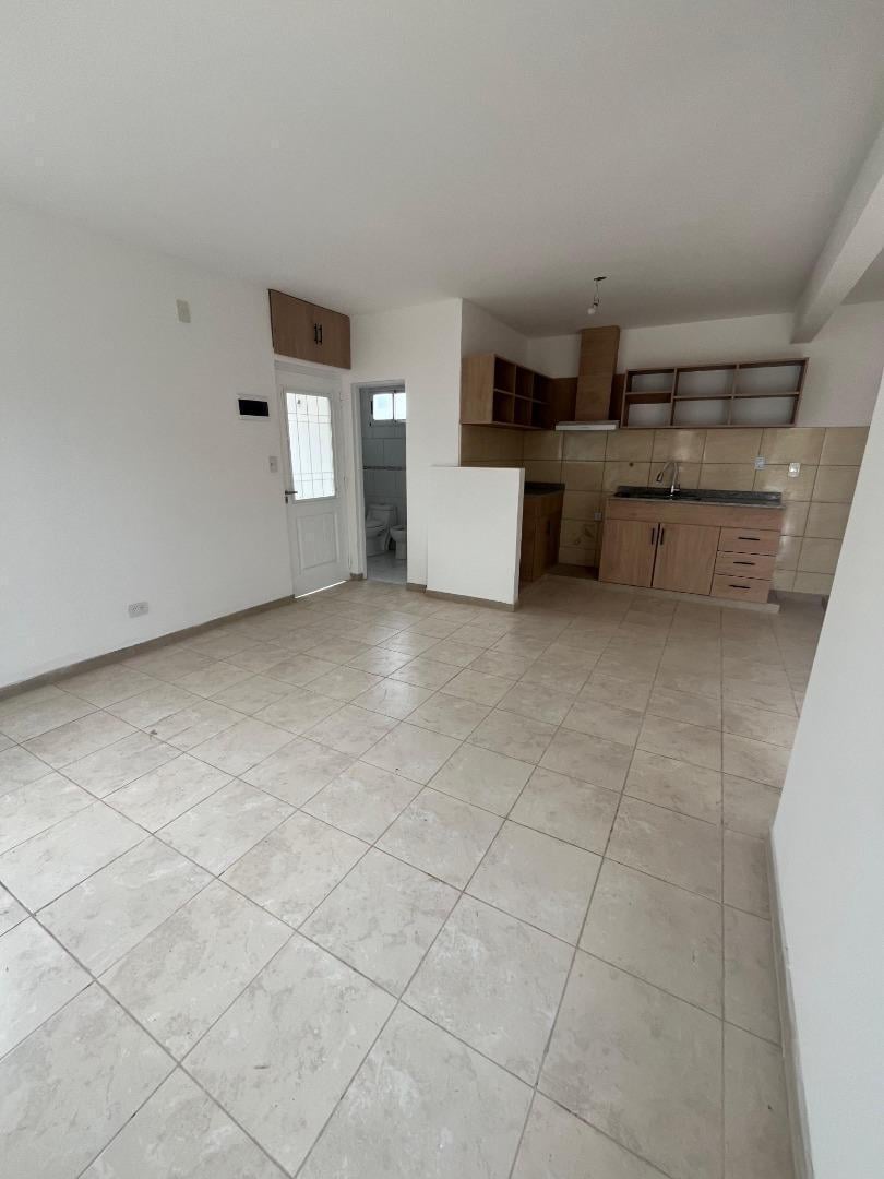 Foto de EN ALQUILER HERMOSO DPTO DUPLEX LOMAS DE ZAMORA OESTE, imagen 5