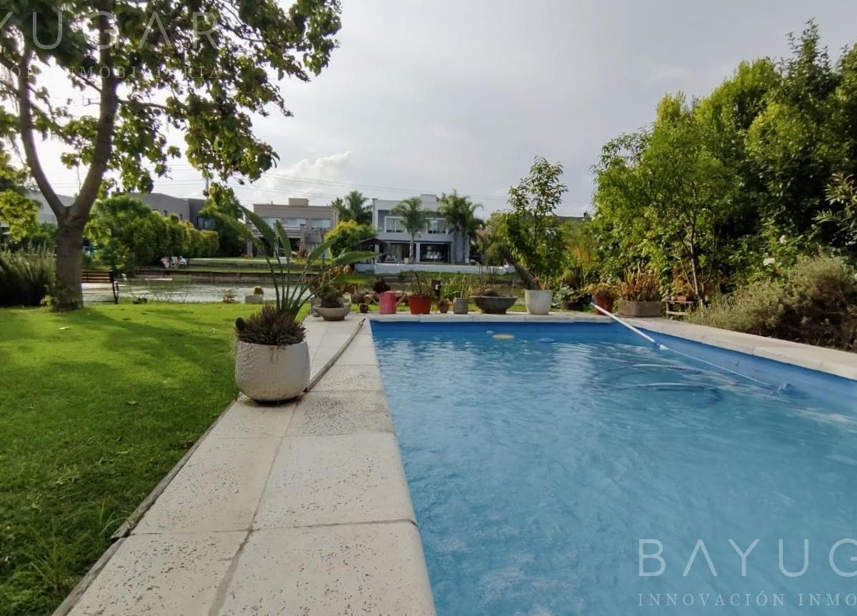 Venta / Casa en Barrio Barrancas de Santa María / Tigre 1