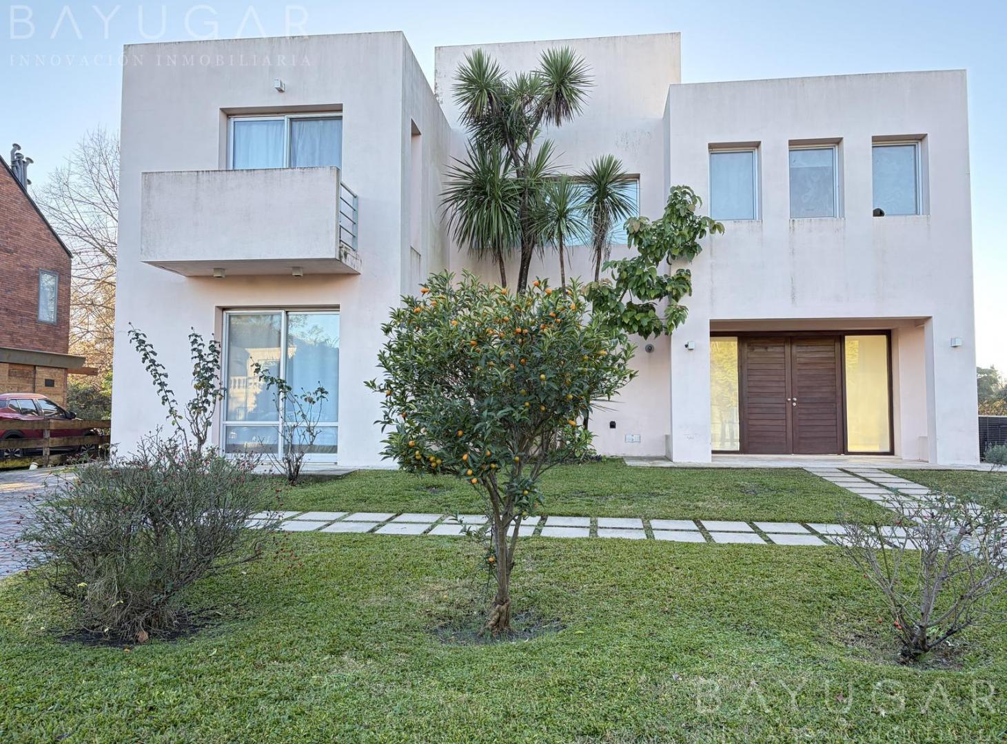 Venta - Casa estilo moderno en Pilar del Lago C.C