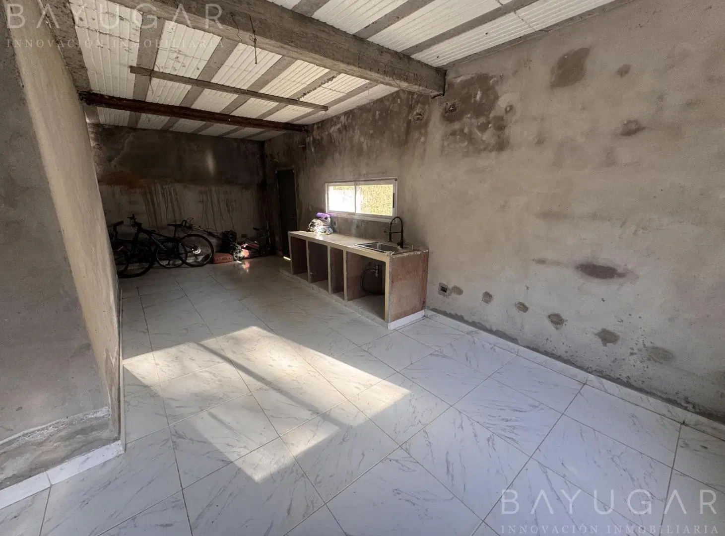 Venta - Casa Quinta con Pileta y Terreno de 2273 mts -  Apto Crédito 3