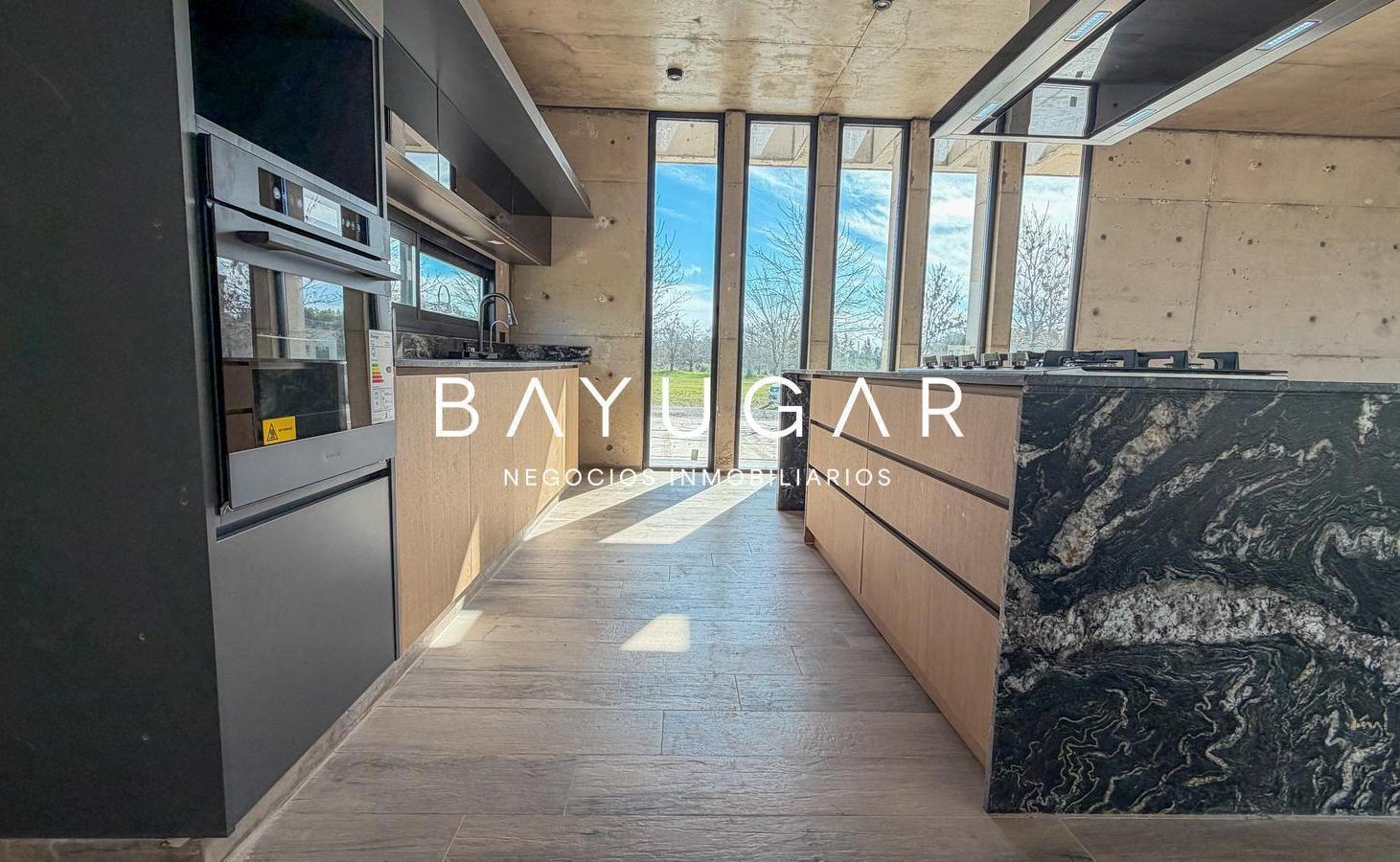 Foto de VENTA - Importante Casa en Everlink's - Luján, imagen 1