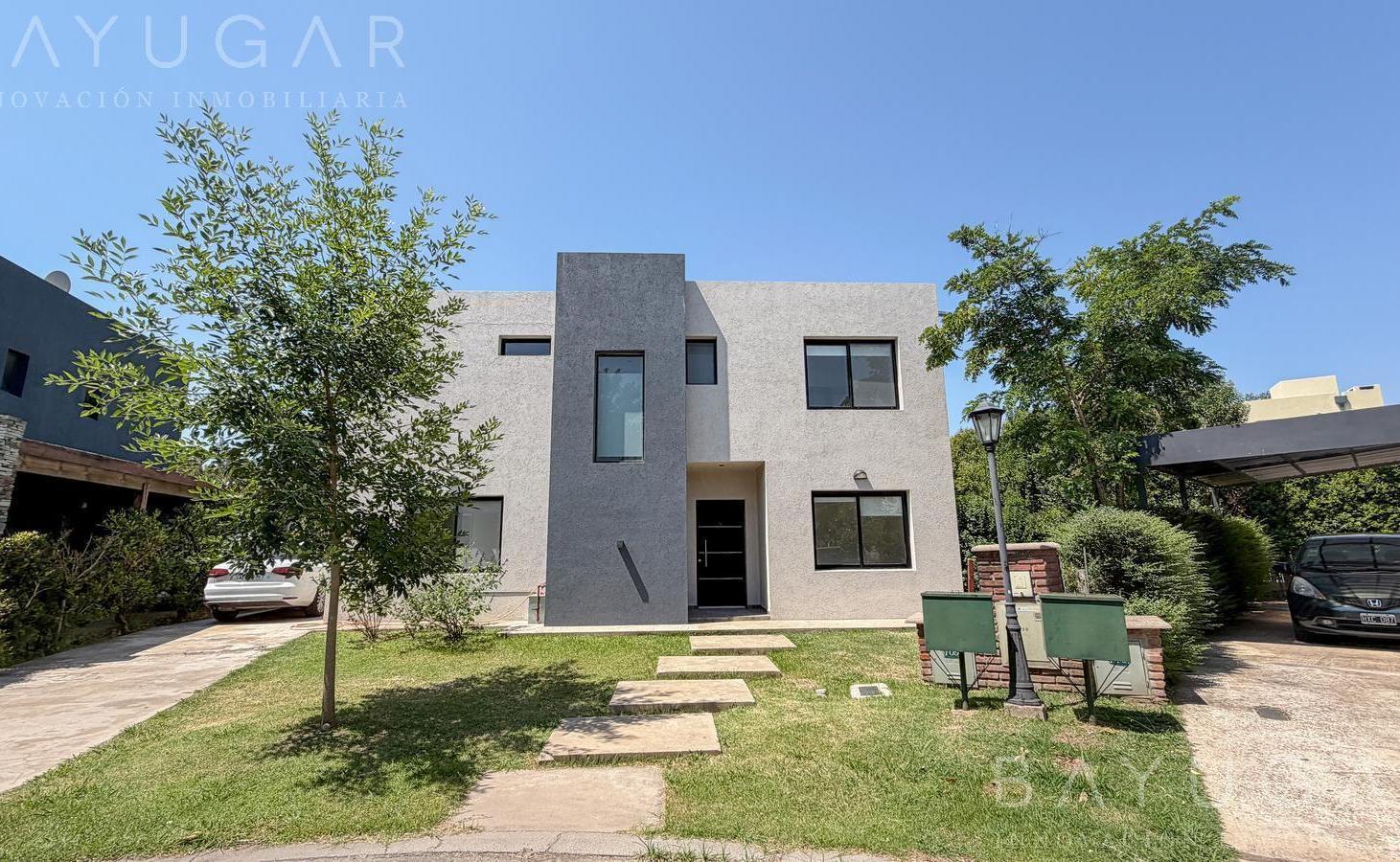 Foto de Venta / Casa - Barrio Privado Los Robles - Apto Crédito, imagen 1