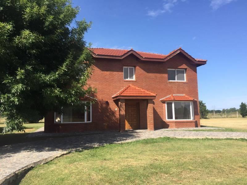 Foto de Venta - Casa en Los Alcanfores - Bayugar Negocios Inmobiliarios, imagen 2