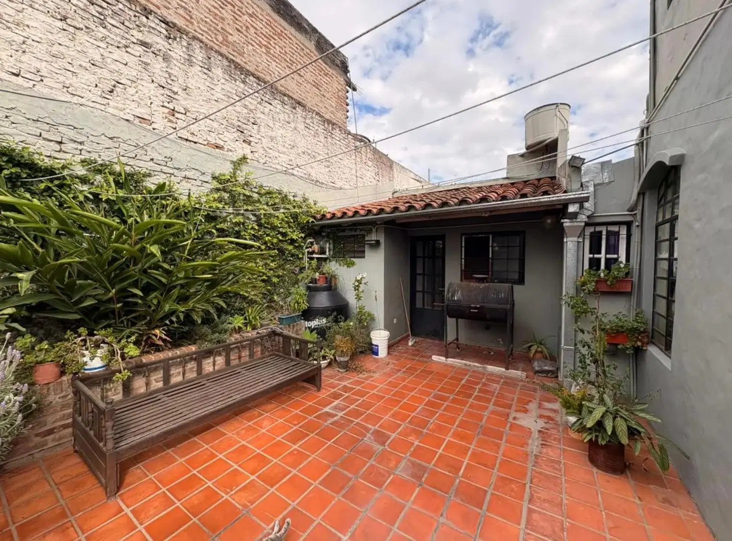 San Fernando (Junín 2276). Venta Casa Estilo Colonial con 3 dorm. Patío. Jardín. APTO CRÉDITO 3
