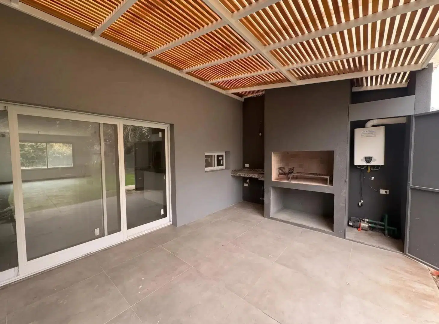 Don Torcuato (Asunción 1154) - DÚPLEX EN POZO. 3 DORM. COCHERA. GALERÍA. JARDÍN. PARRILLA 7