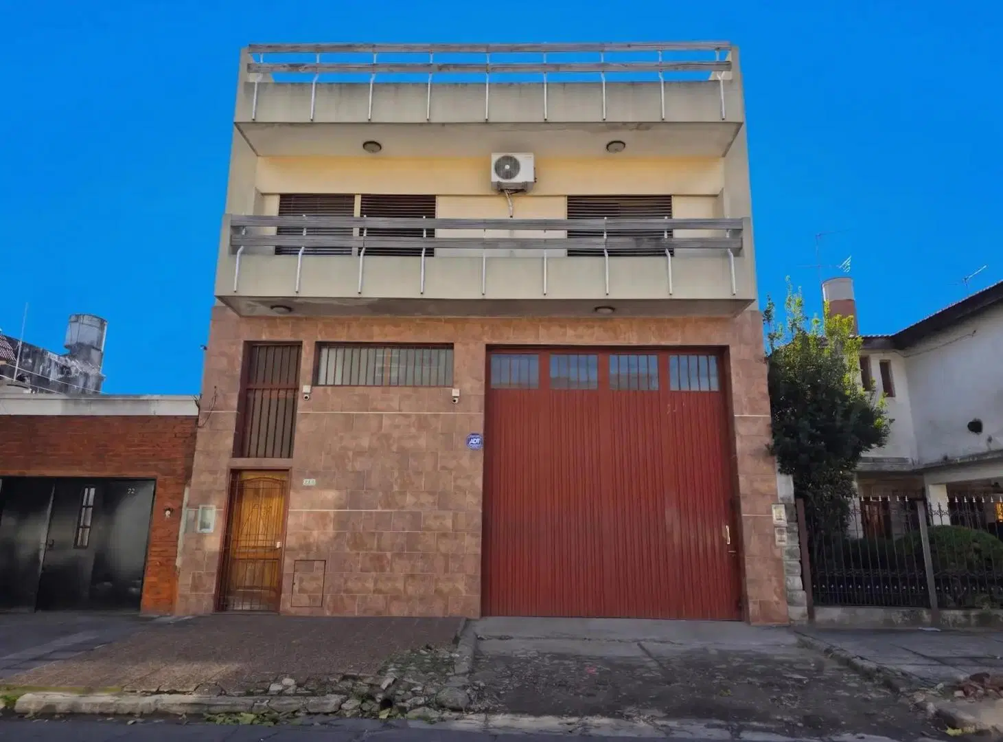 Lomas del Mirador (Dorrego 74) - Galpón/Depósito + Departamento 4 ambientes en planta alta. 2