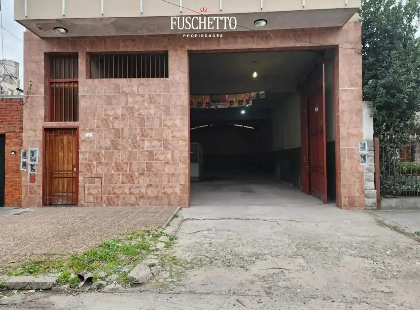 Lomas del Mirador (Dorrego 74) - Galpón/Depósito + Departamento 4 ambientes en planta alta. 2
