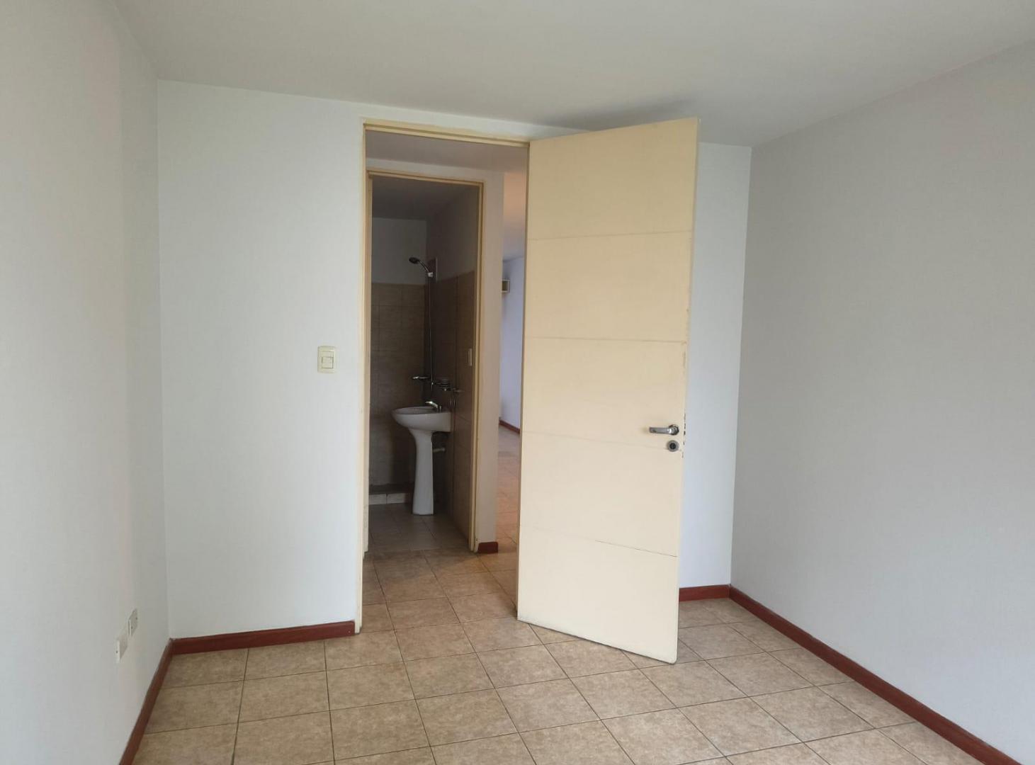 Foto de GUEMES: MARCELO T DE ALVEAR 940 (sobre Cañada) 1 dormitorio amplio con balcon, imagen 2