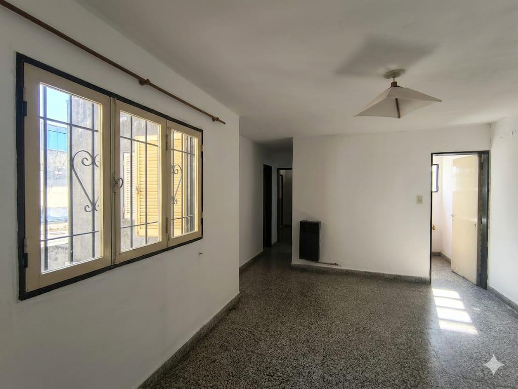 OPORTUNIDAD!!!! ALBERDI: DEAN FUNES 1400 2 DORMITORIOS PRIMER PISO POR ESCALERA