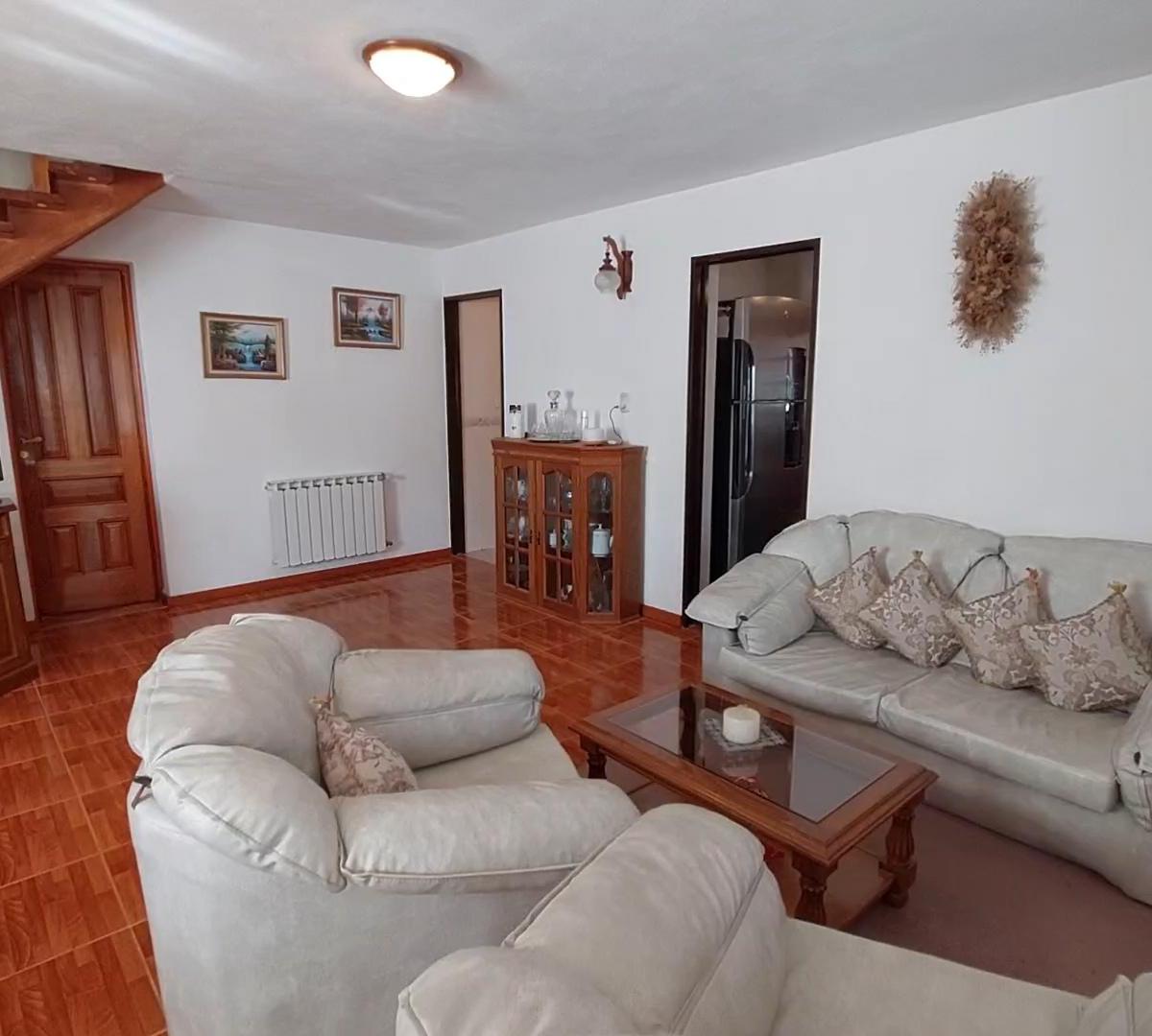 Venta Casa 3 Dorm., 3 B, Quincho Garaje y Jardín. B° La Colina, Bariloche 5