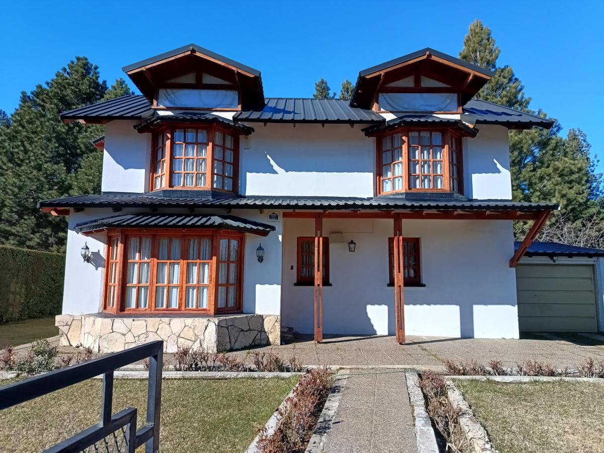 Venta Casa 3 Dorm., 3 B, Quincho Garaje y Jardín. B° La Colina, Bariloche 1