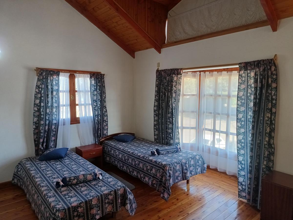 Venta Casa 3 Dorm., 3 B, Quincho Garaje y Jardín. B° La Colina, Bariloche 4
