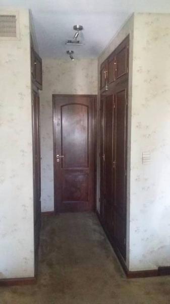 Excelente Chalet de Gran Categoria, 6 Ambientes, 3 Plantas Amplio Parque con Piscina Dep Servicio 2
