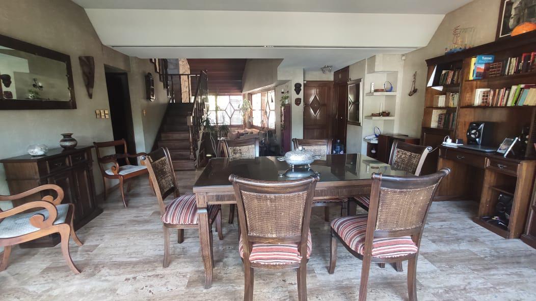 Excelente Chalet de Gran Categoria, 6 Ambientes, 3 Plantas Amplio Parque con Piscina Dep Servicio 3