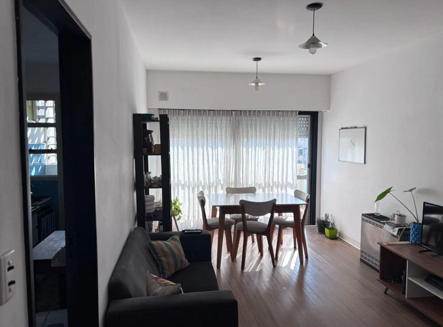 Excelente departamento de 4 ambientes con balcón y vista panorámica 3