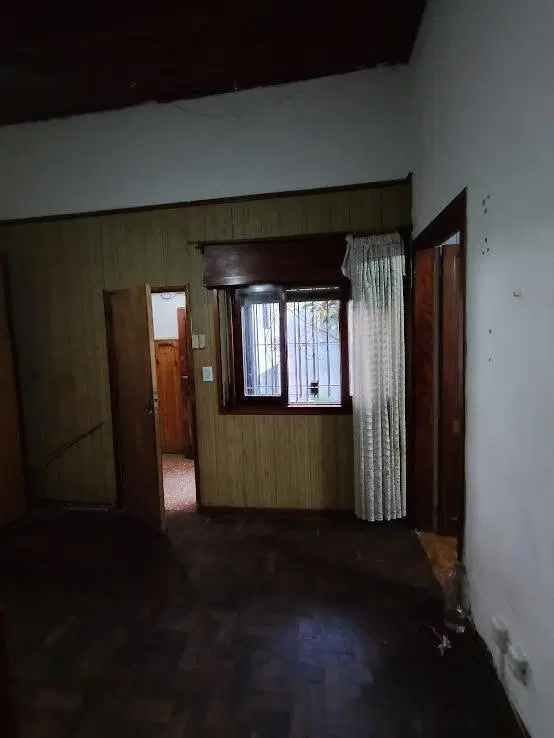 CASA EN VENTA DE 4 AMBIENTES GARAJE 2 AUTOS PATIO CON PARRILLA 3