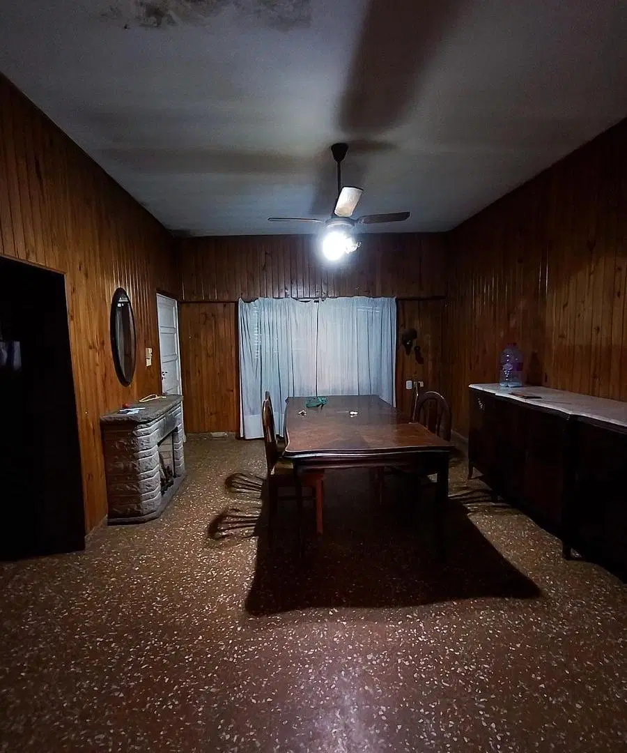 CASA EN VENTA DE 4 AMBIENTES GARAJE 2 AUTOS PATIO CON PARRILLA 5