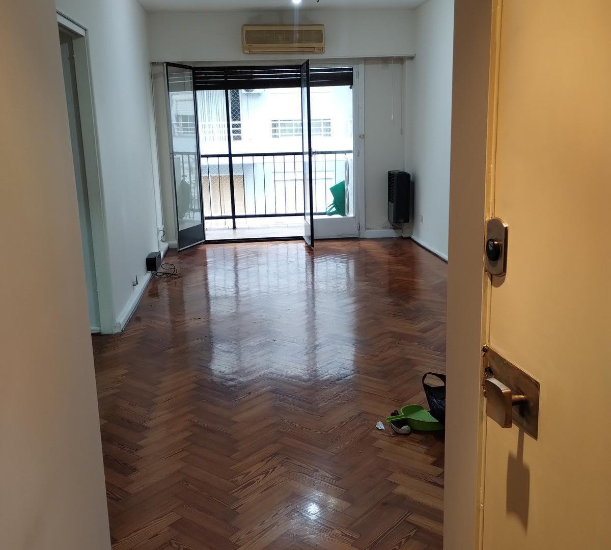 Foto de DEPARTAMENTO DE 4 AMBIENTES AL FRENTE CON COCHERA, imagen 3