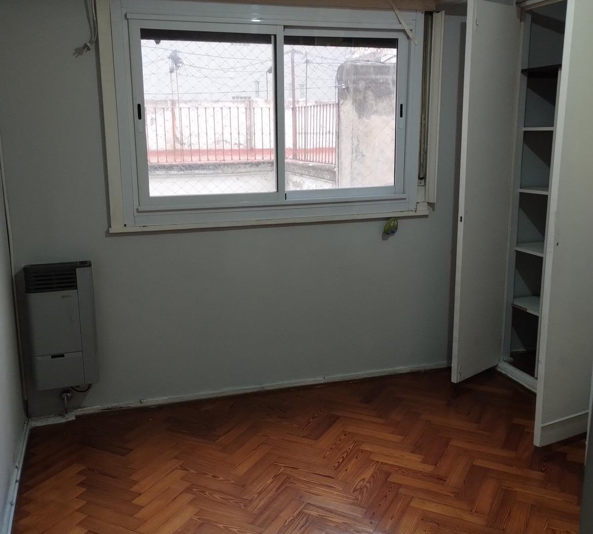 Foto de DEPARTAMENTO DE 4 AMBIENTES AL FRENTE CON COCHERA, imagen 1