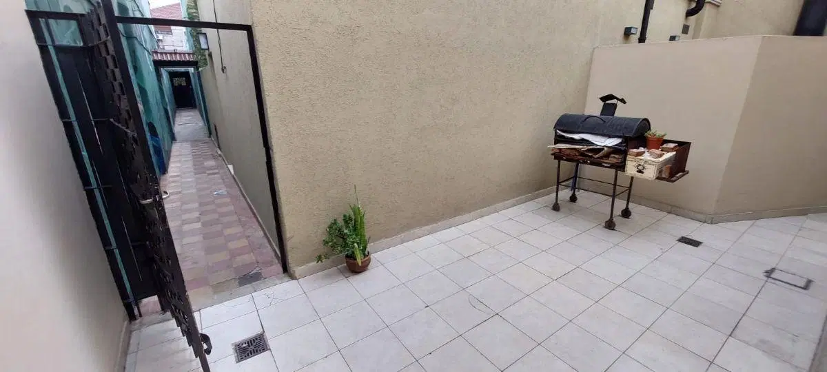 Depto 2 amb. PB. con patio y terraza, sin expensas 2