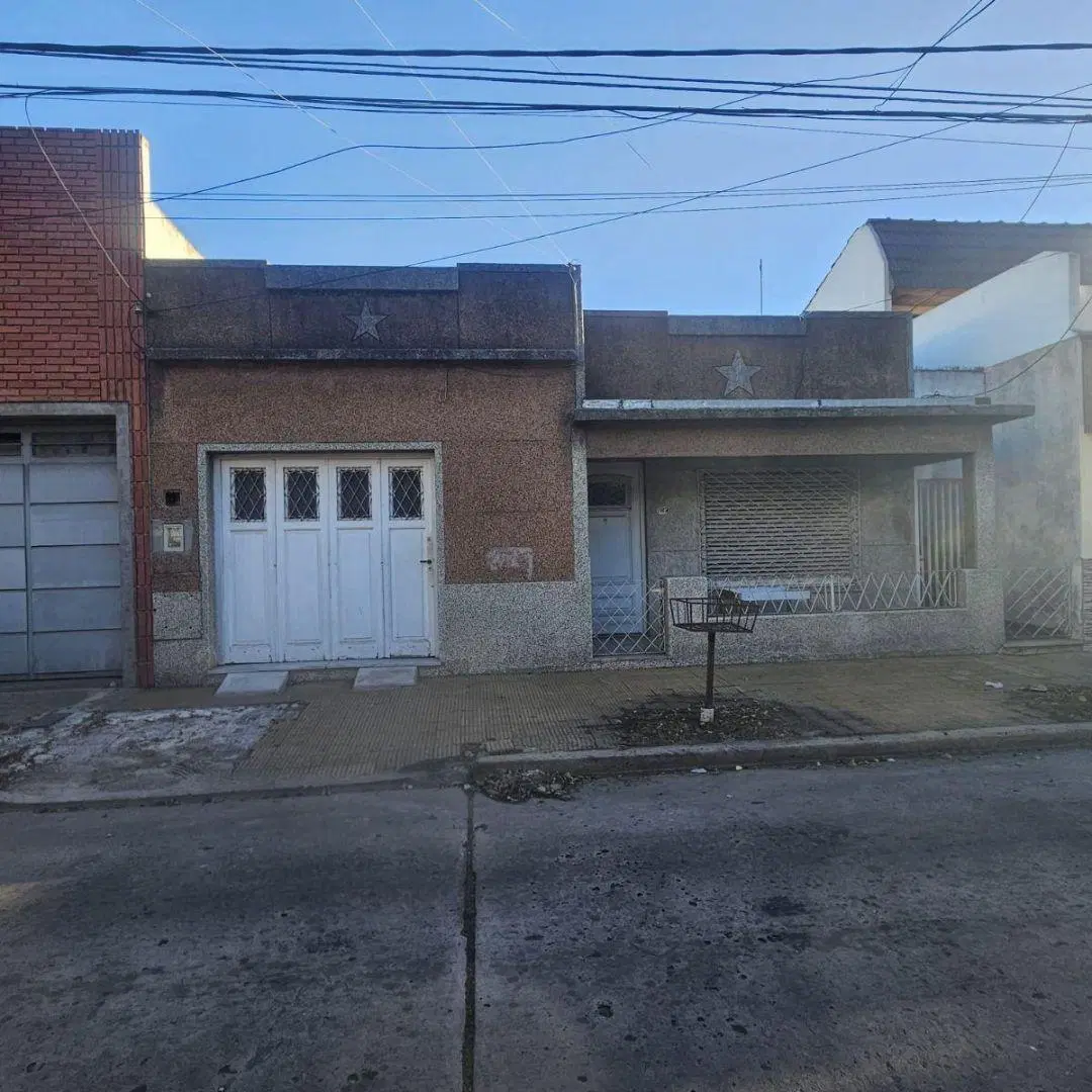 CASA 3 AMB. CON GARAGE, PROXIMA A AV. GRAL PAZ 3