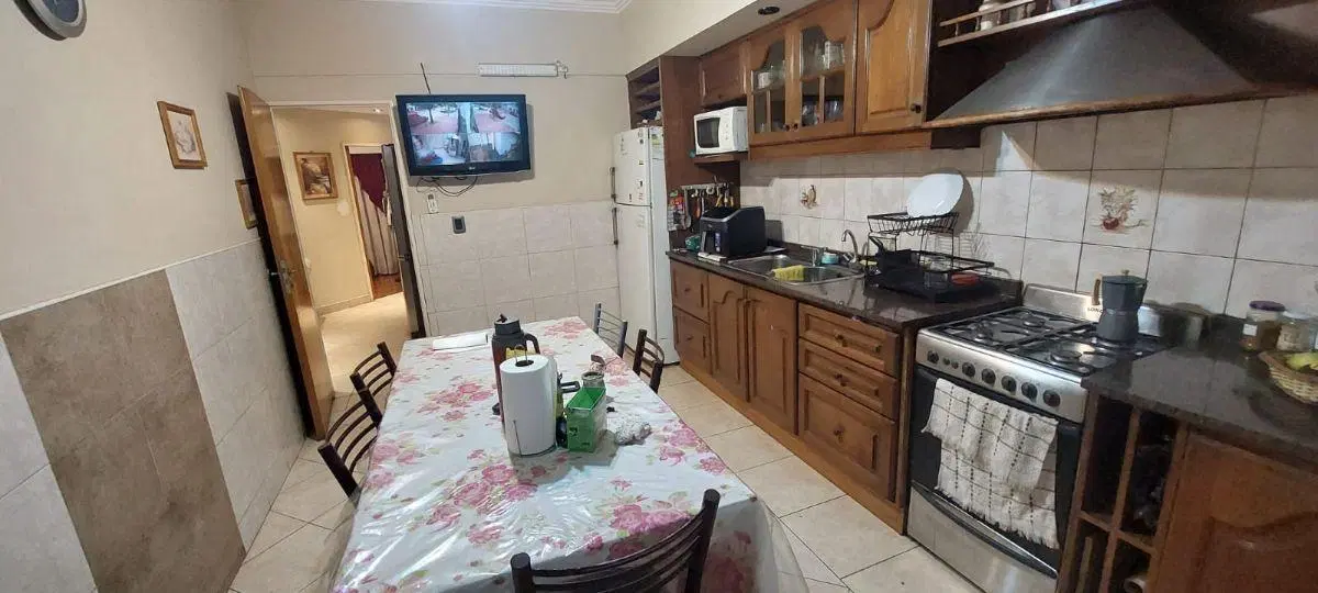 Casa con 220 m² totales y 4 habitaciones en venta en Ramos Mejía 8