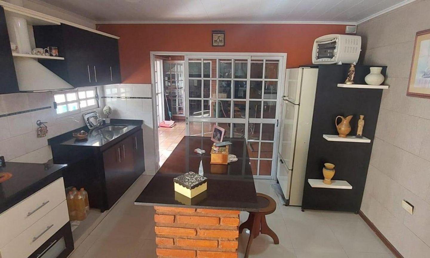 CASA AMPLIO QUINCHO, PILETA C/JARDÍN
